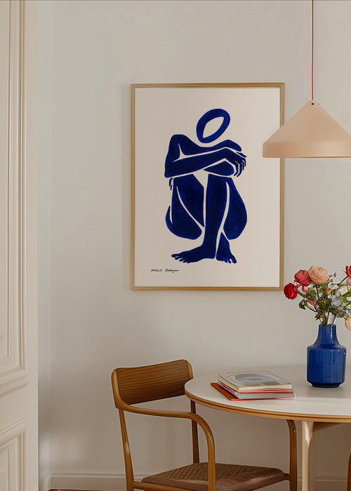 Obra abstrata com figura azul sentada