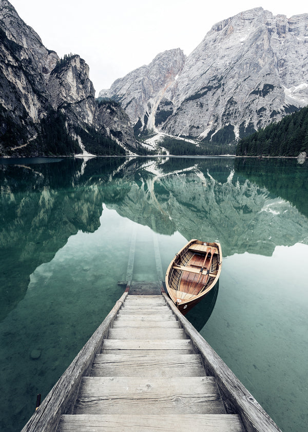 Arte para paisagem com barco e reflexo no lago
