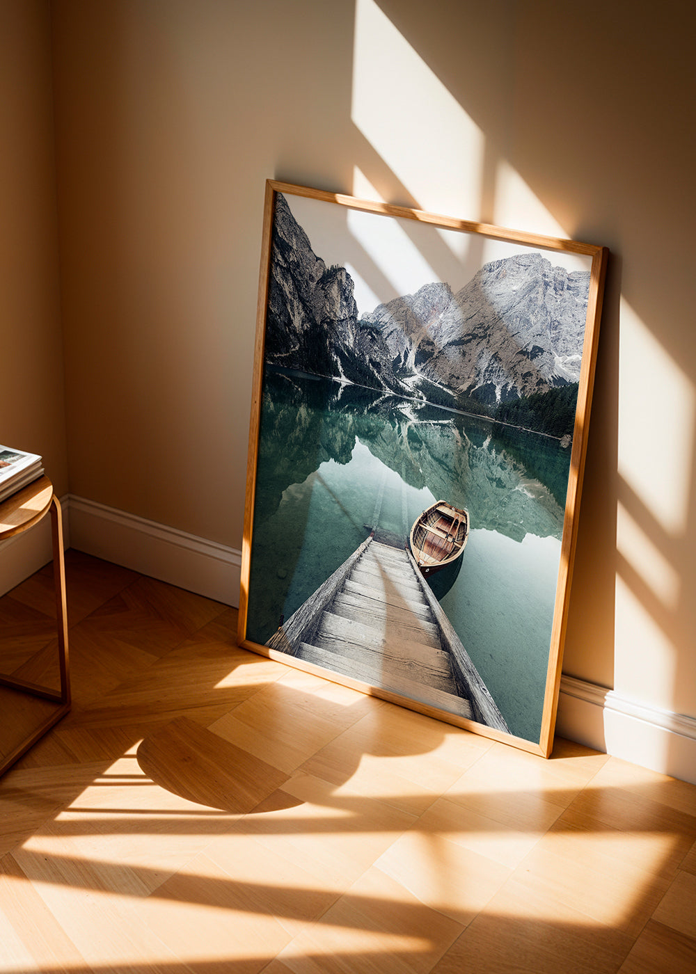 Arte para paisagem com barco e reflexo no lago