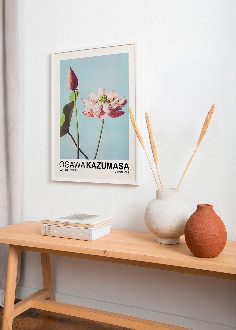 Estampa botânica: lótus rosa sobre céu azul
