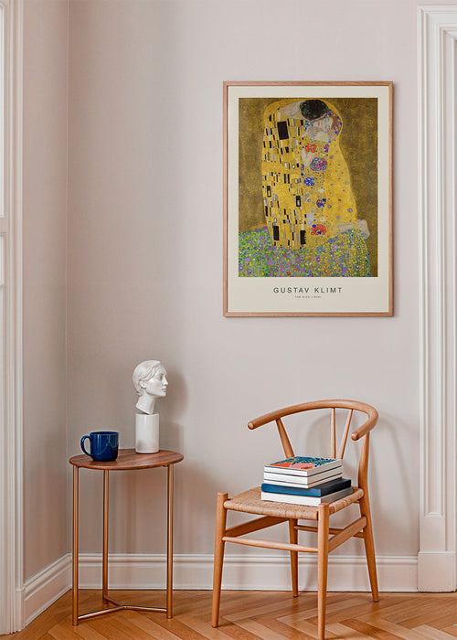 Poster vintage O Beijo em ouro com motivos florais