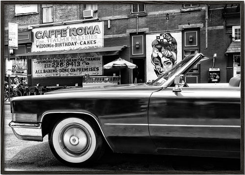 Fotografia de carro clássico e mural urbano