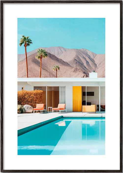Paisagem com piscina e palmeiras – Black Frame