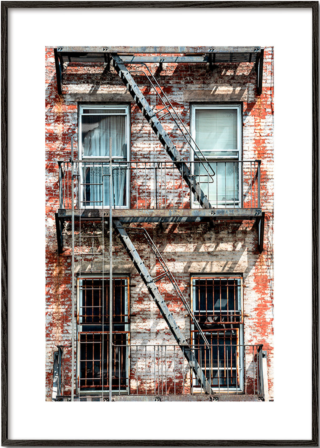 Fotografia de fachada com escada de incêndio – Black Frame