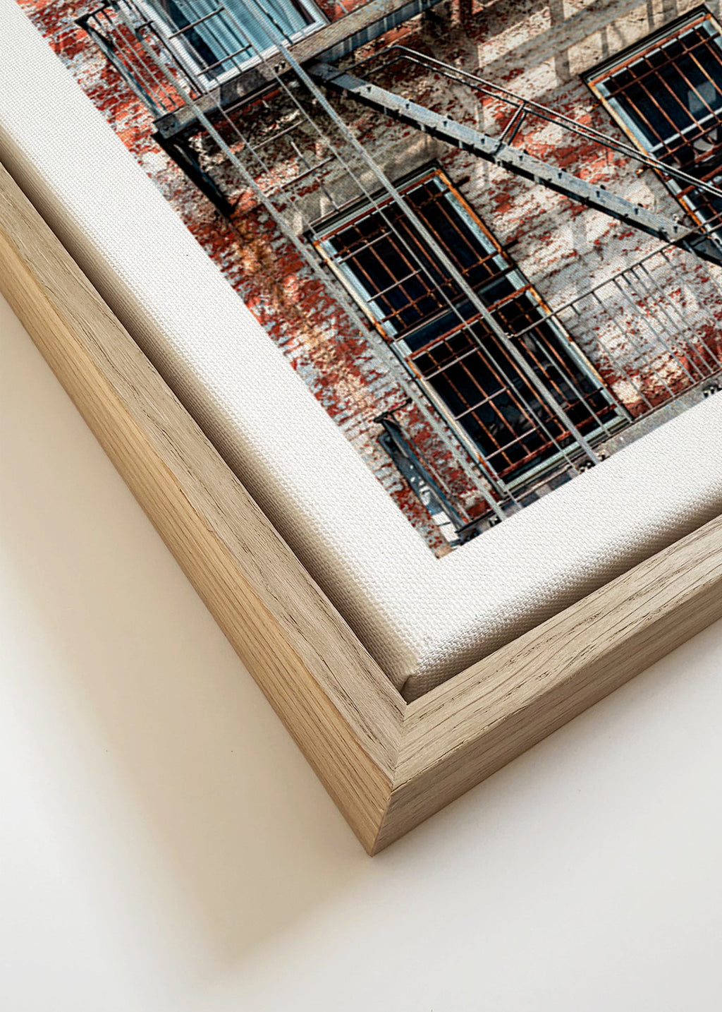 Fotografia de fachada com escada de incêndio – Canvas detail