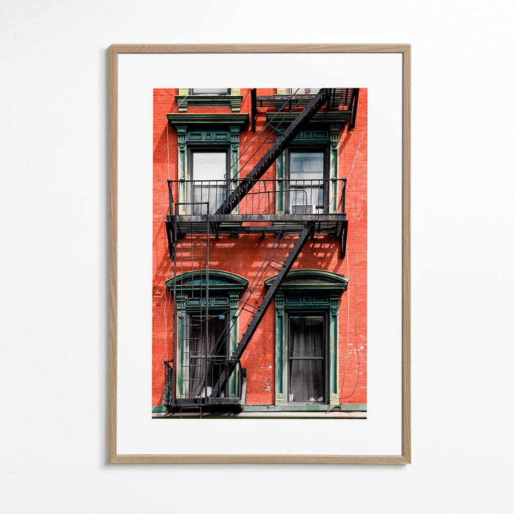 Arte de cidade: fachada de NY com escada de incêndio – Oak Frame