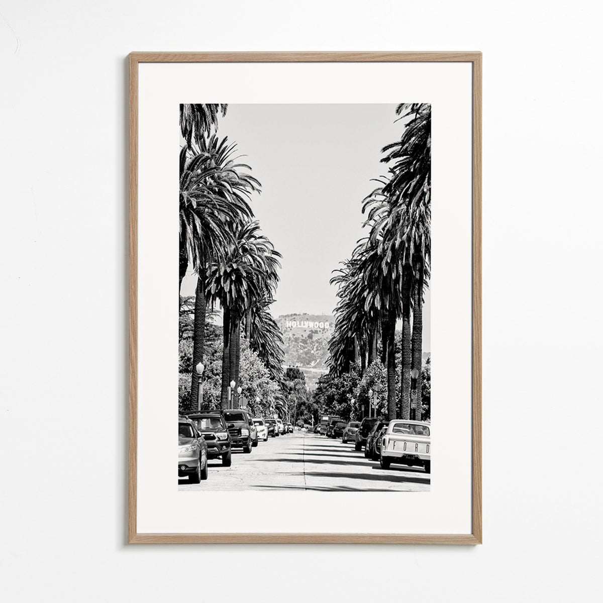 Poster de cidade Hollywood rua de palmeiras em preto e branco – Oak Frame
