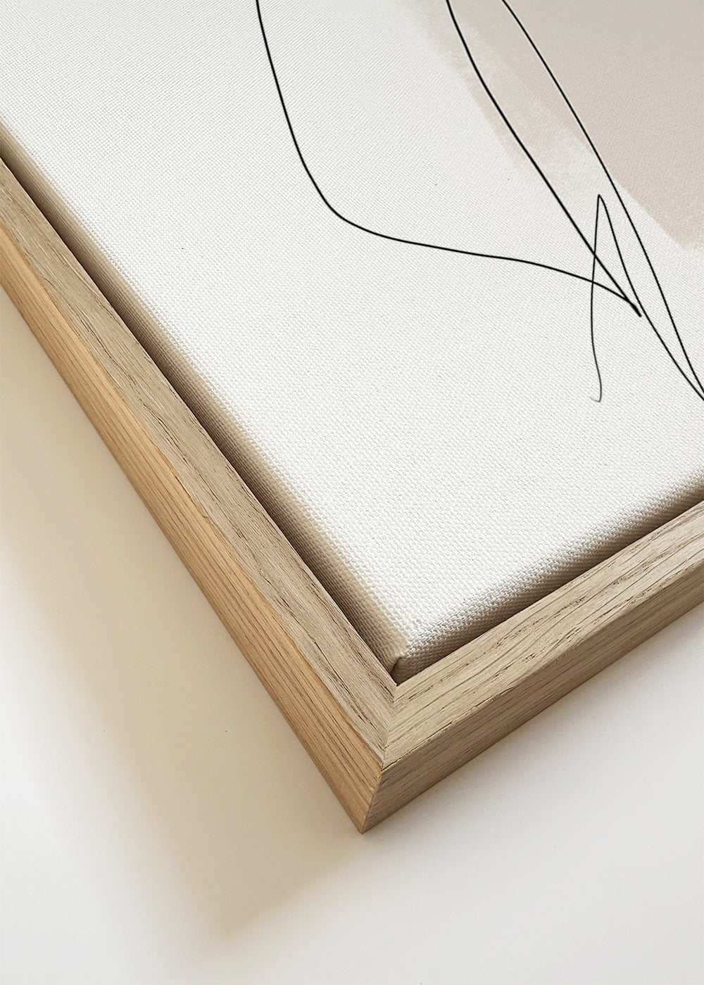 Quadro minimalista com forma preta e traço orgânico