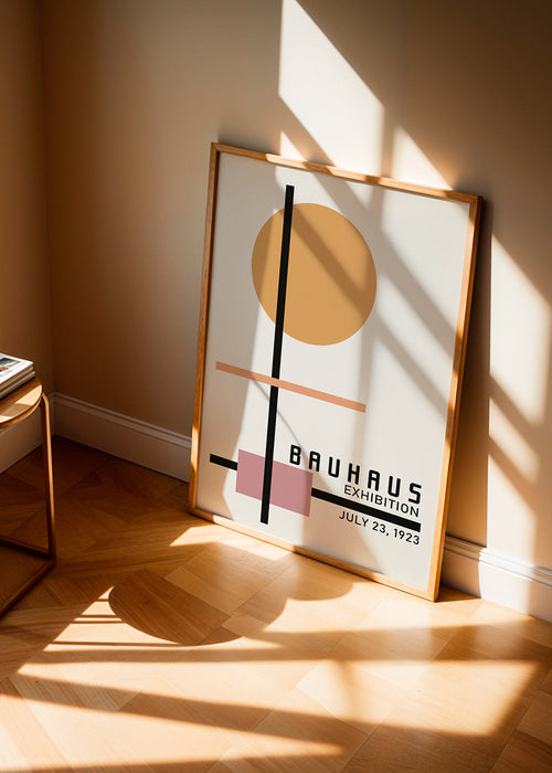 Poster geométrico Bauhaus com círculo solar e eixos