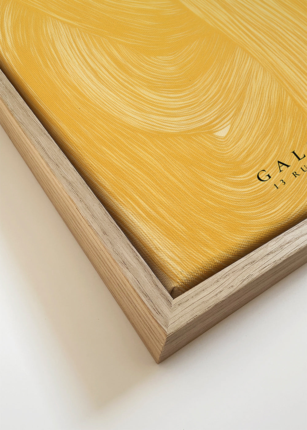 Quadro abstrato amarelo com traços fluidos