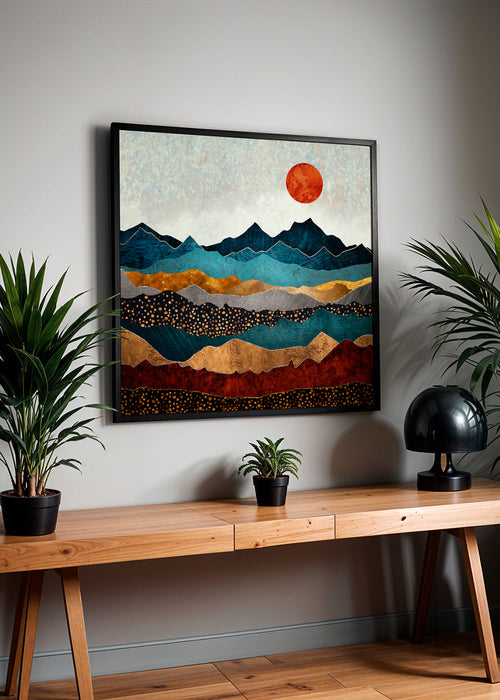 Quadro de paisagem com montanhas em camadas e sol âmbar