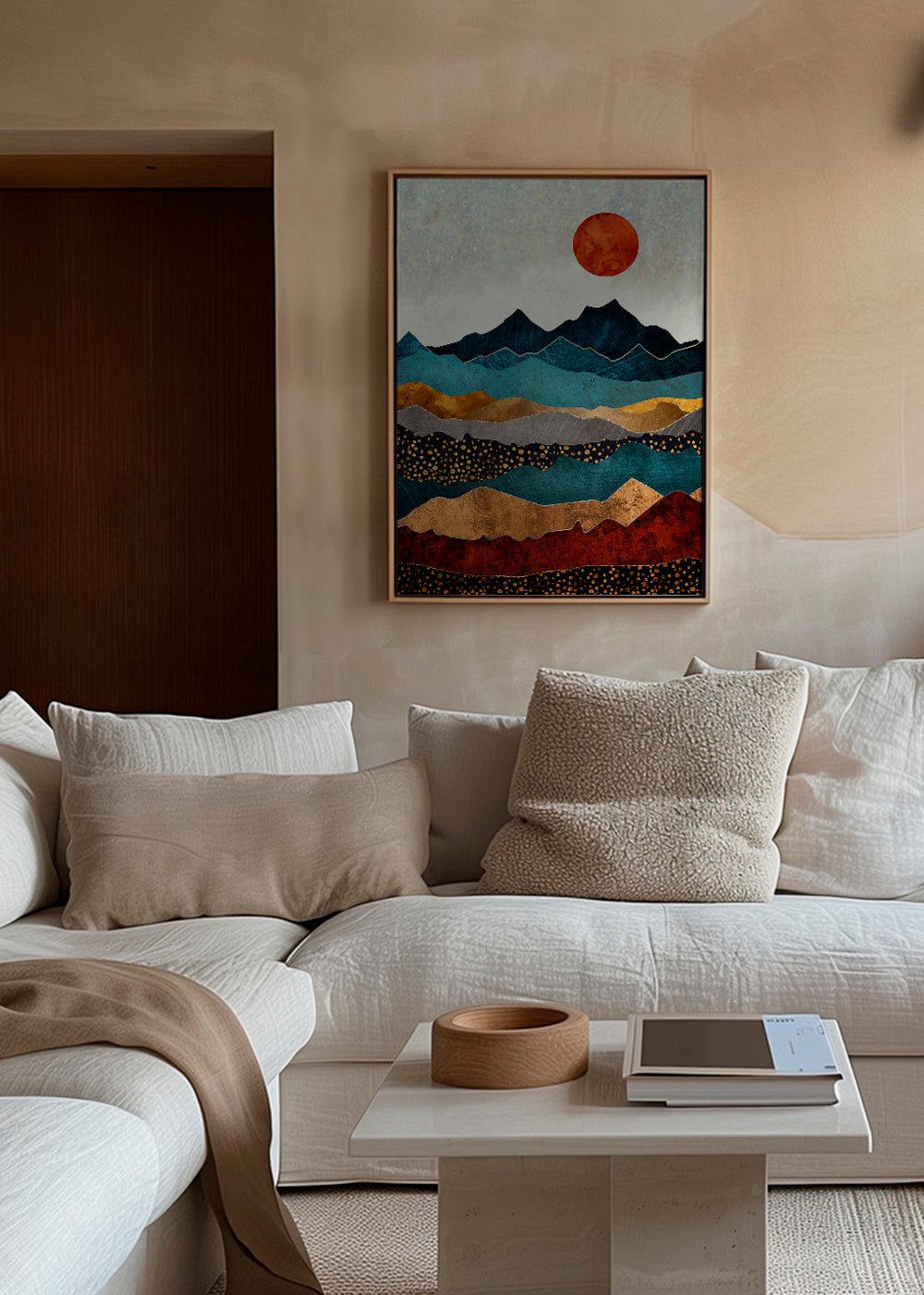 Quadro de paisagem com montanhas azuis em camadas e detalhes dourados
