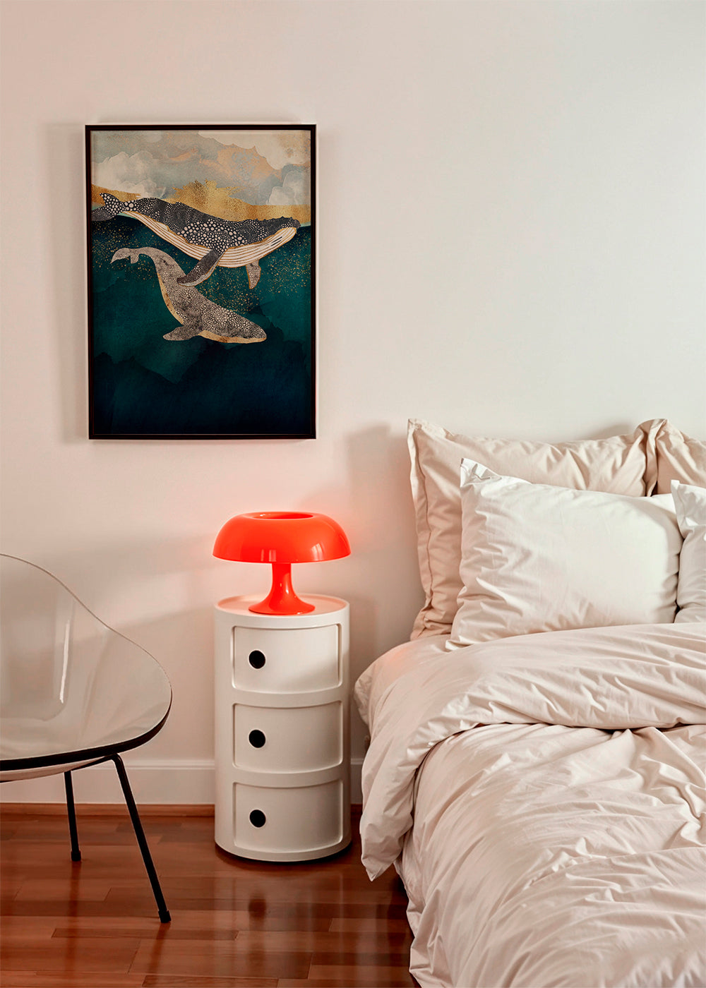 Quadro baleias douradas sobre mar azul profundo