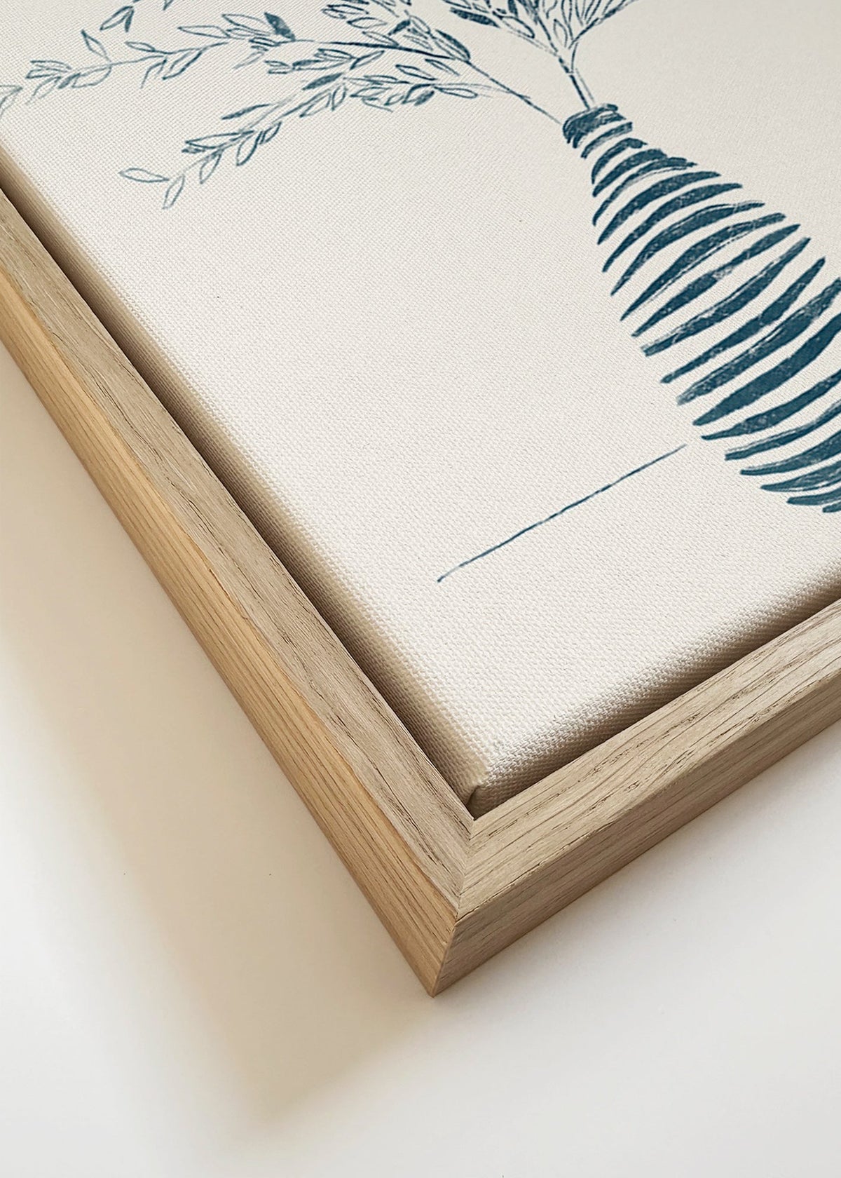 Estampa botânica com vaso azul – Canvas detail