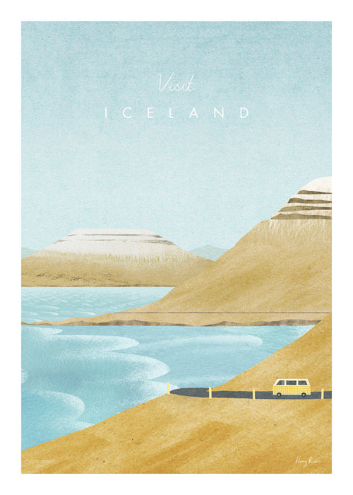 Quadro paisagístico da Islândia com estrada costeira e carrinha