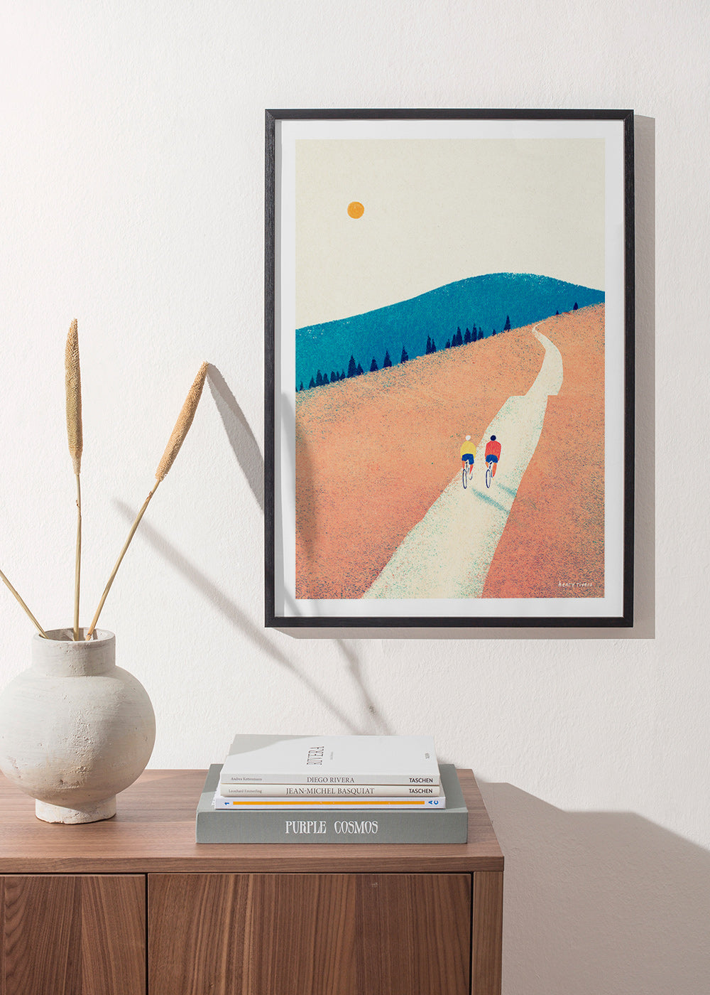 Arte desportiva com dois ciclistas em caminho soalheiro – Product1