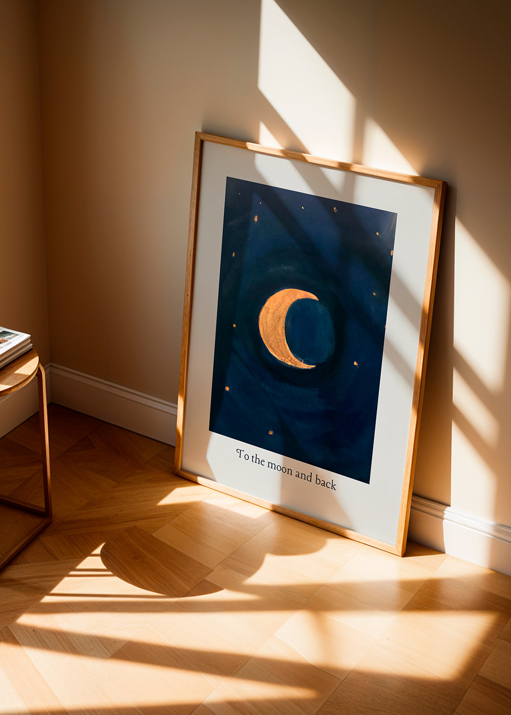 Ilustração lunar com crescente dourado