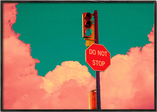Fotografia pop do sinal 'DO NOT STOP'