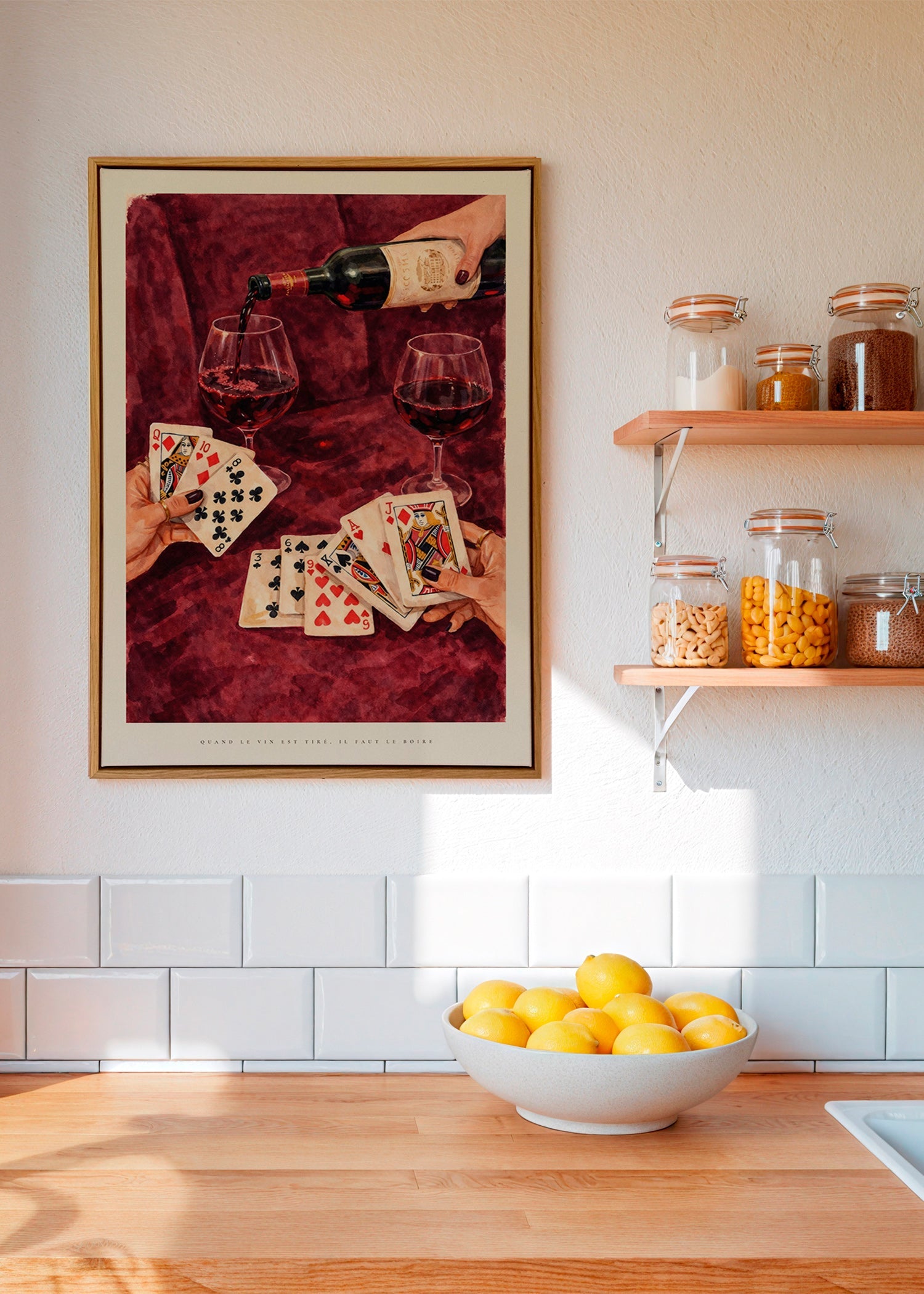 Arte para cozinha com cartas e vinho tinto