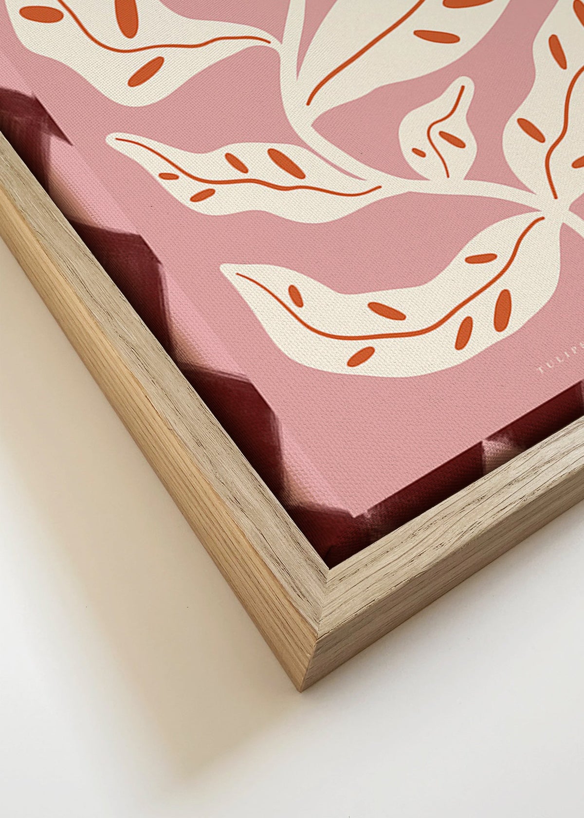 Estampa botânica com flor estilizada rosa