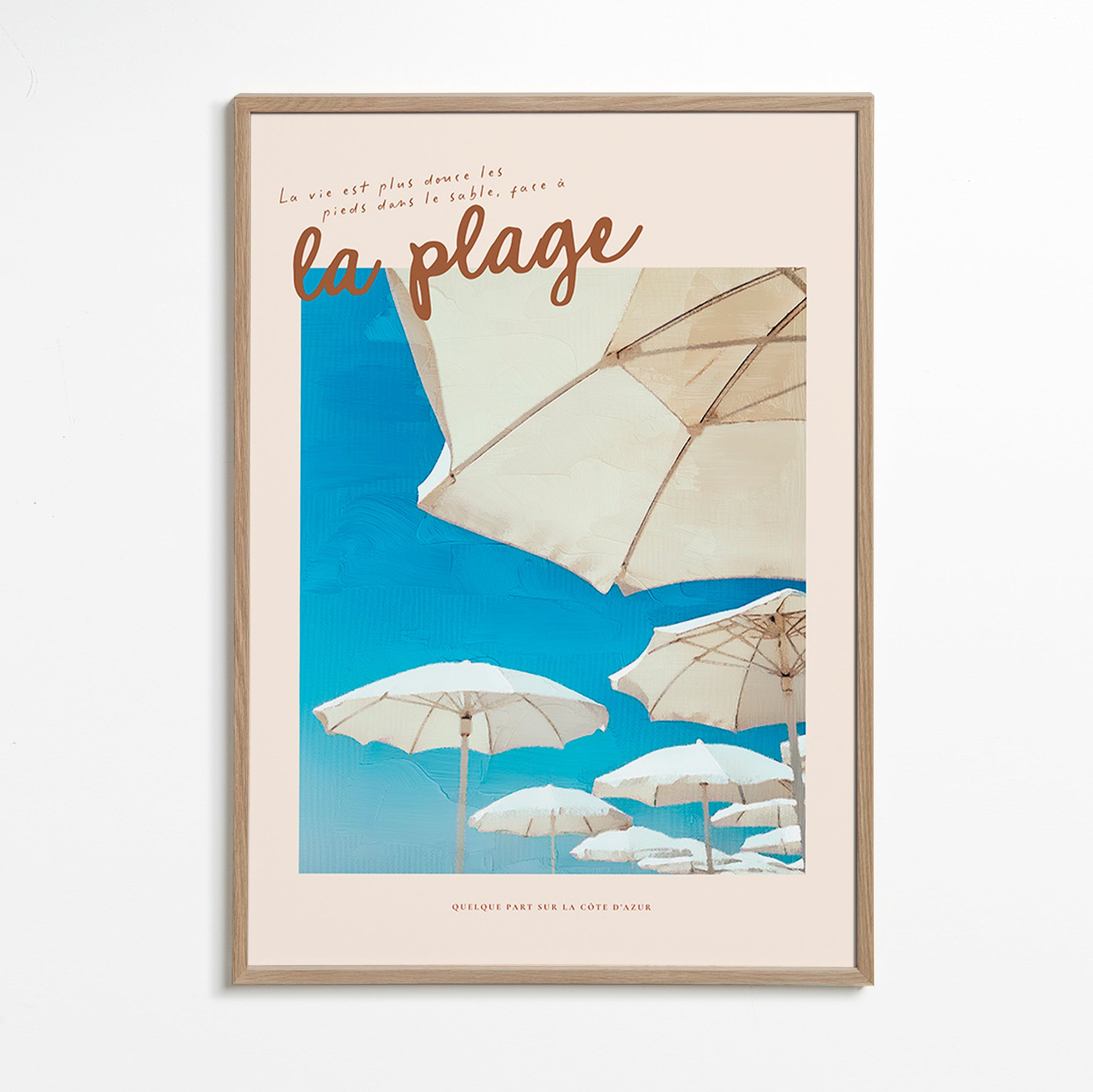 Paisagem de praia com guarda-sóis