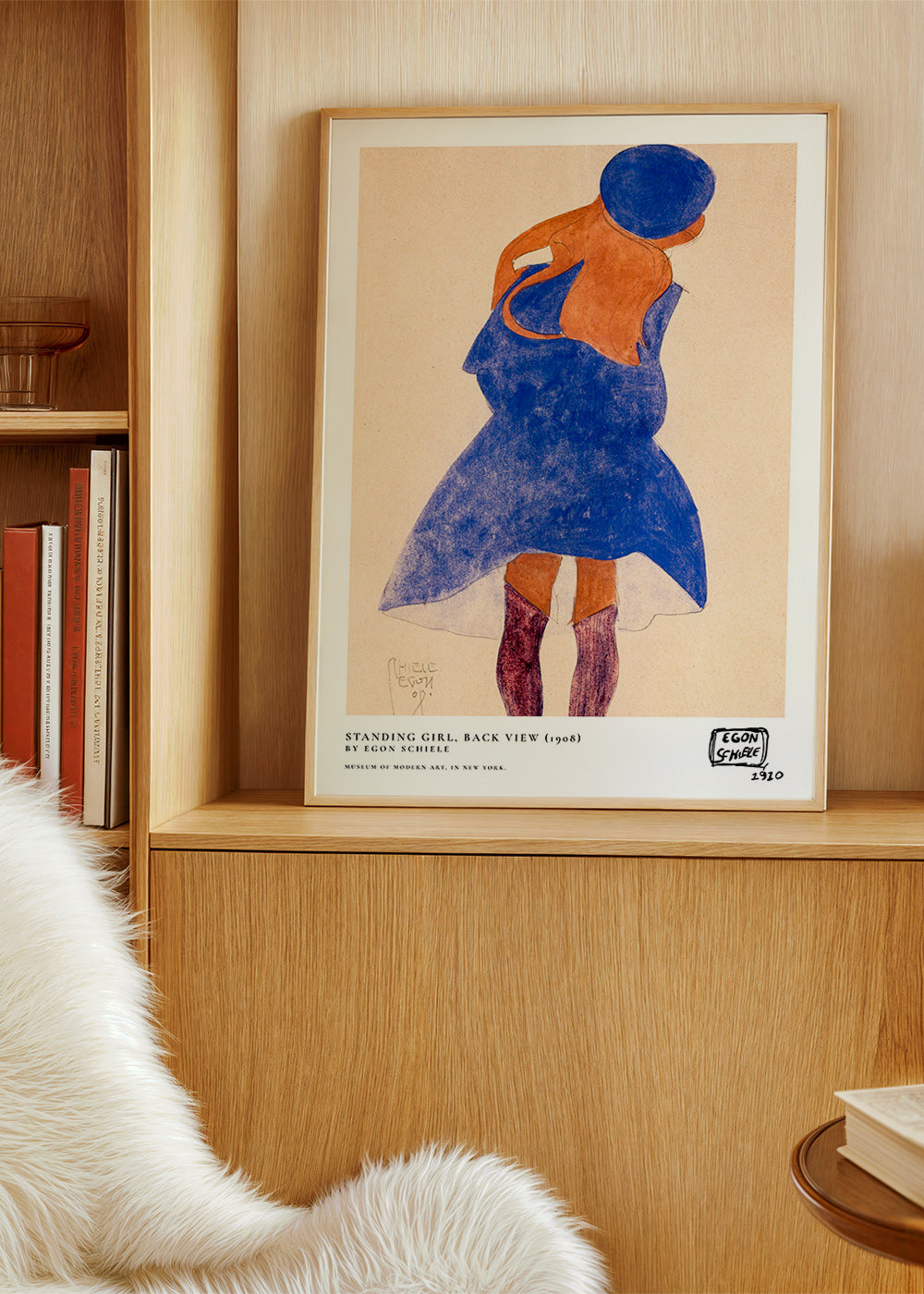 Ilustração: figura feminina de costas em azul