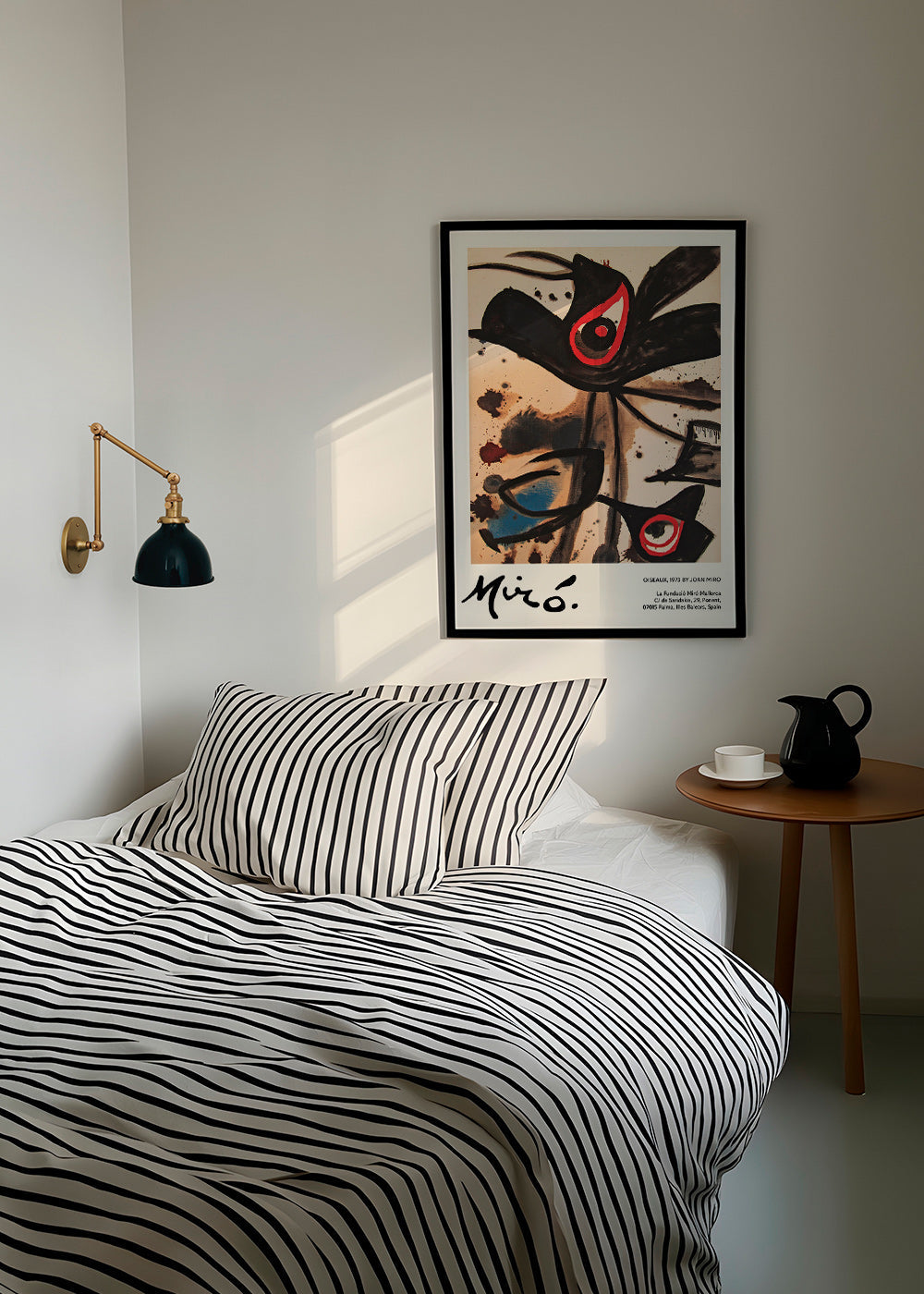 Obra abstrata com motivos de pássaros negros