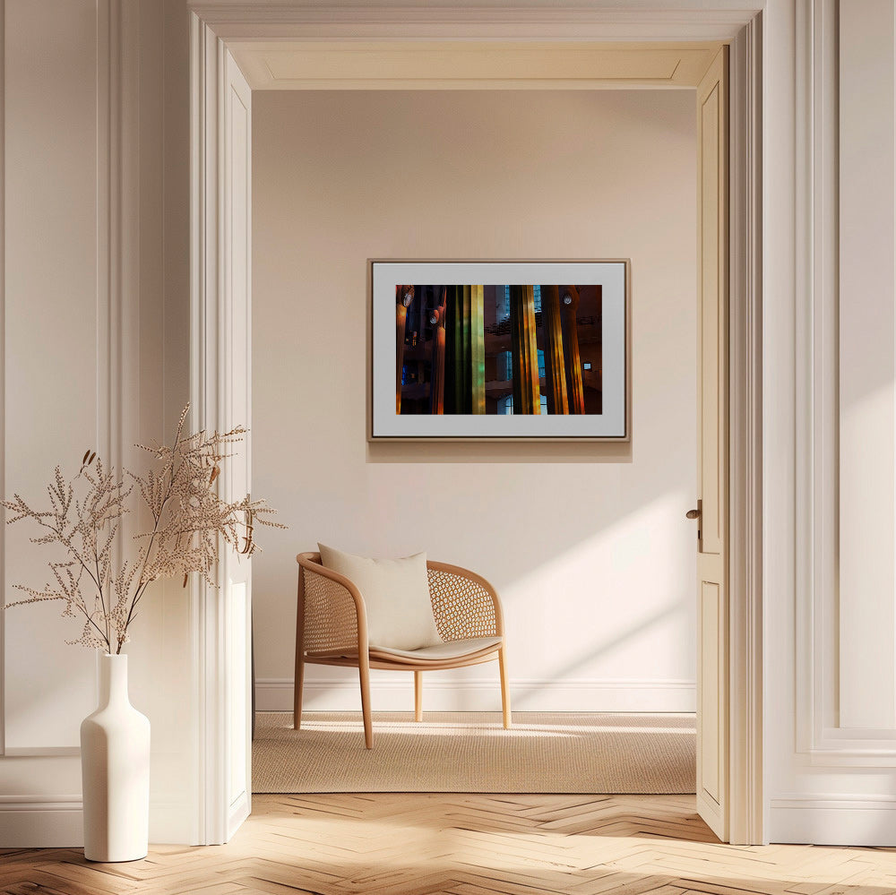Fotografia de colunas interiores iluminadas