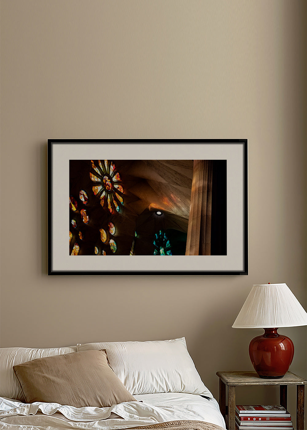Fotografia arquitetônica de vitrais com luz quente