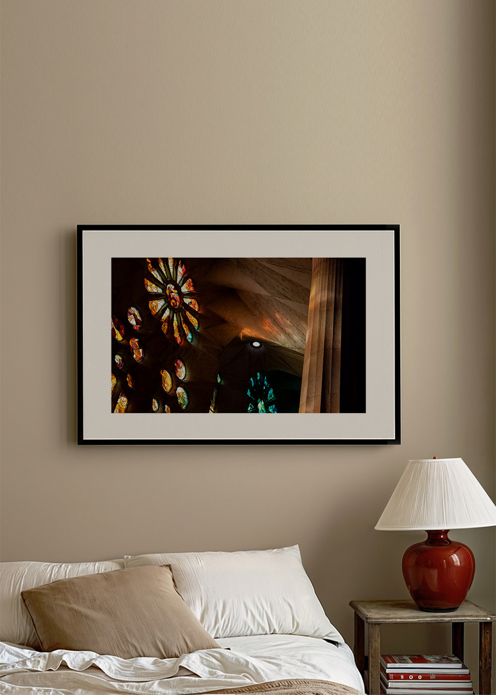 Fotografia arquitetônica de vitrais com luz quente
