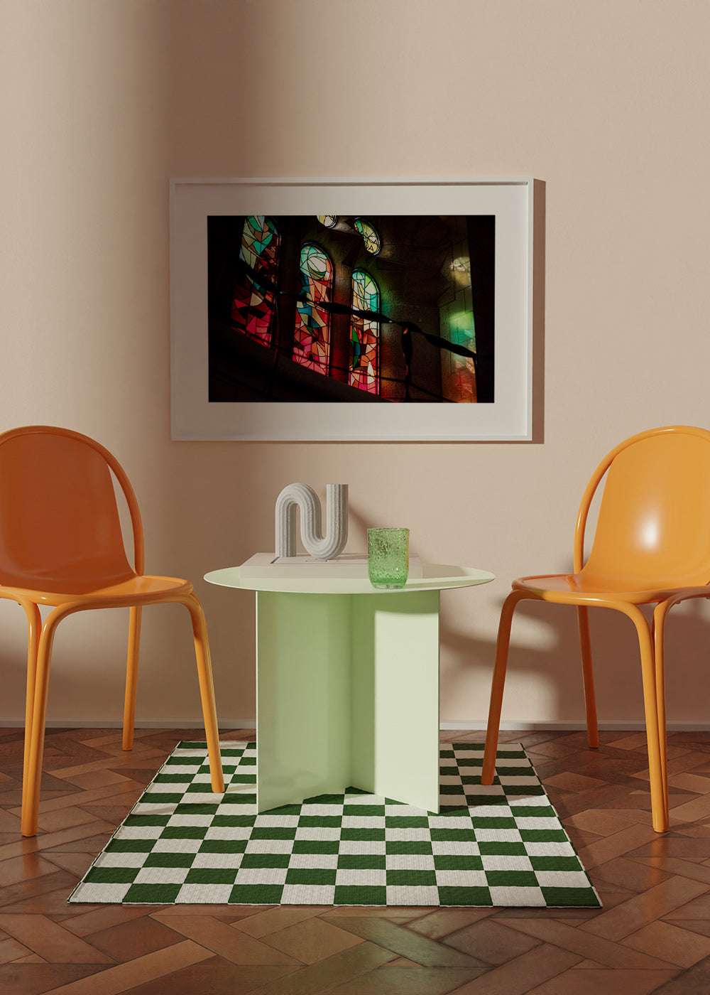 Fotografia de vitrais coloridos em interior gótico