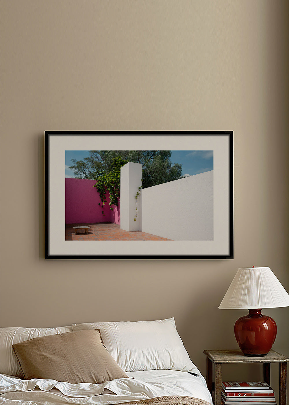 Design minimalista pátio rosa e branco