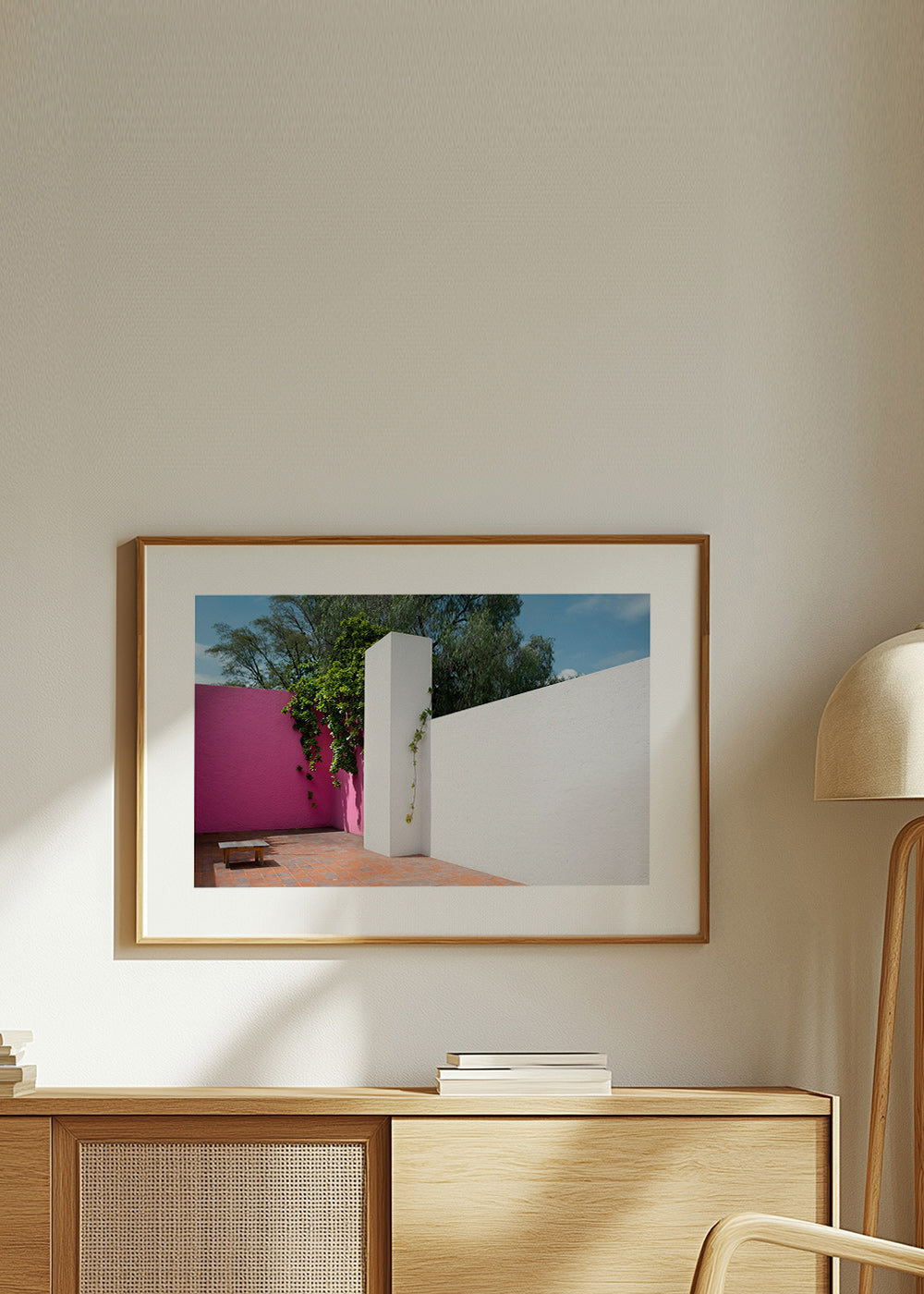 Design minimalista pátio rosa e branco