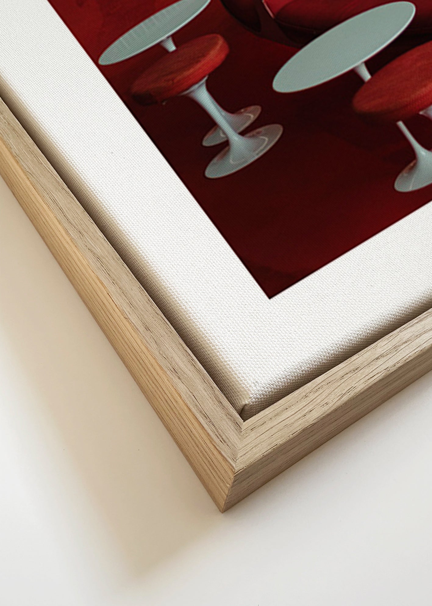Fotografia lounge vermelha com assentos curvos