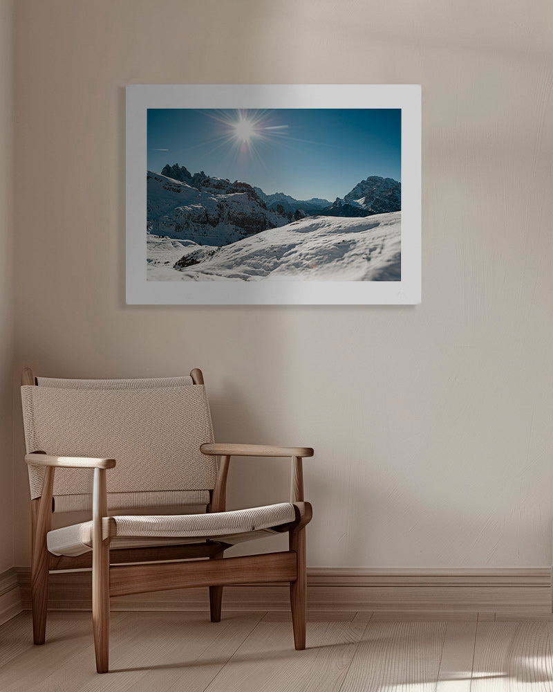 Quadro de paisagem: serra nevada com sol radiante
