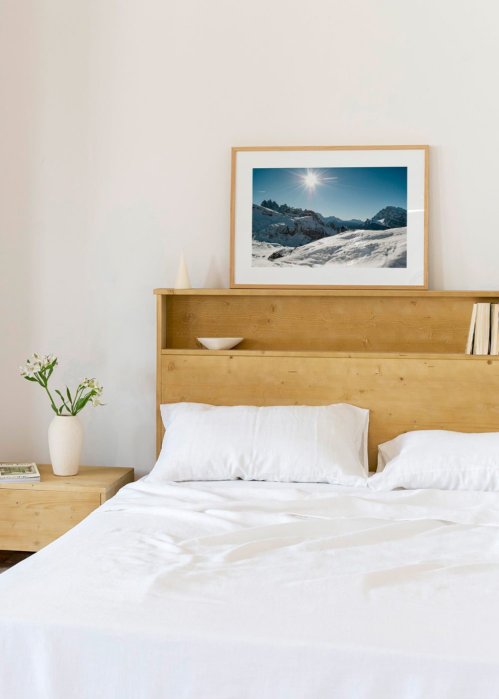 Quadro de paisagem: serra nevada com sol radiante