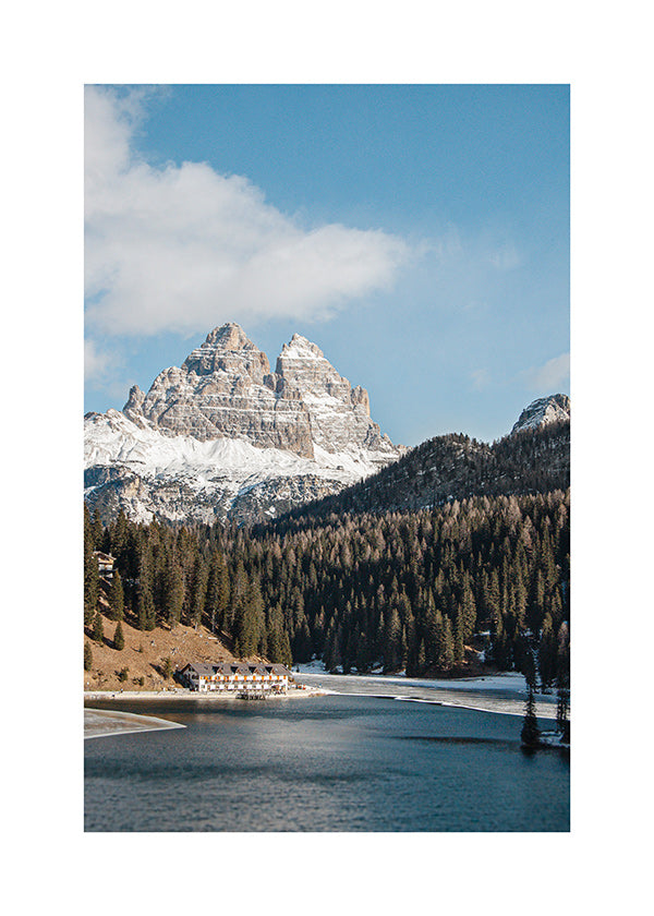 Fotografia de lago e montanhas