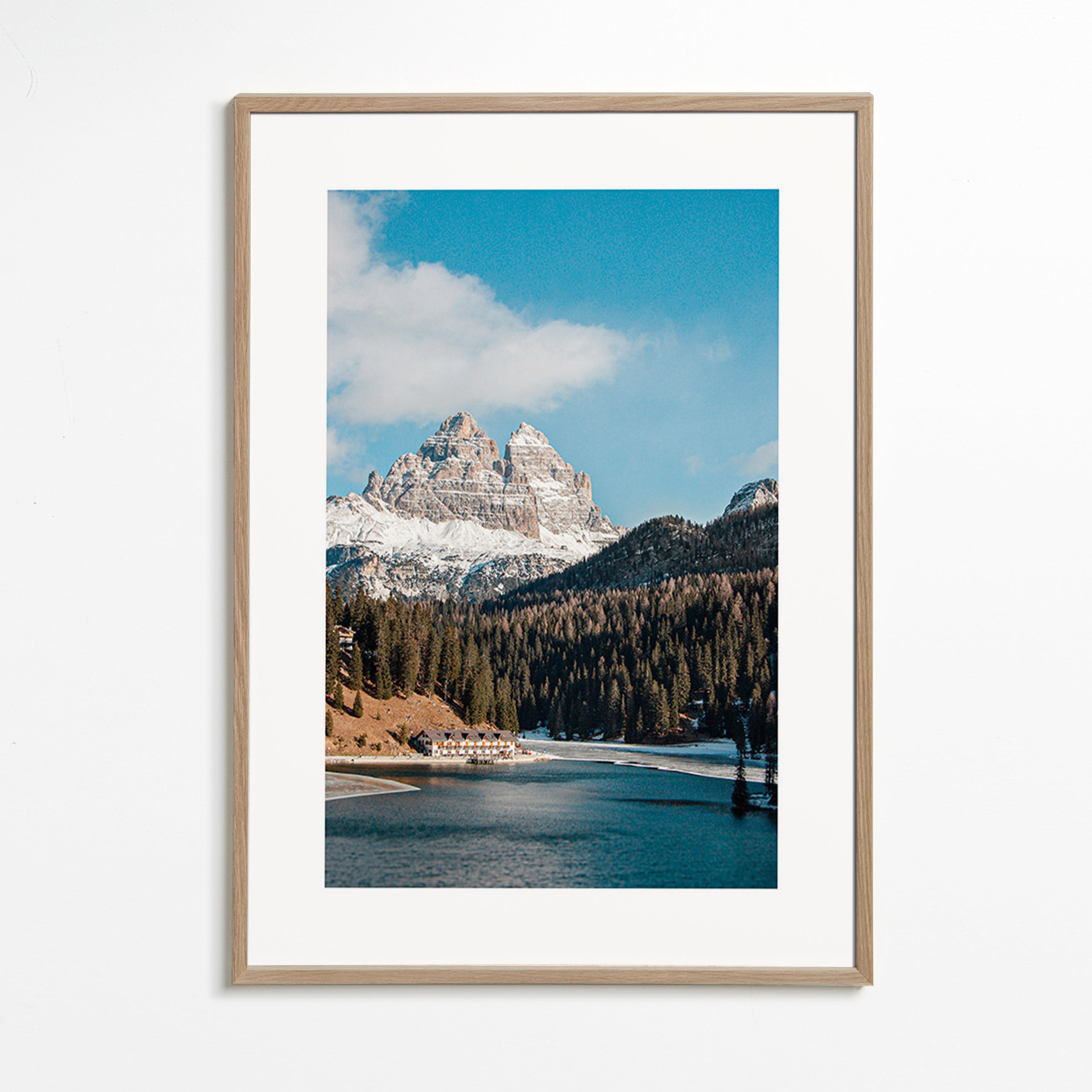 Fotografia de lago e montanhas
