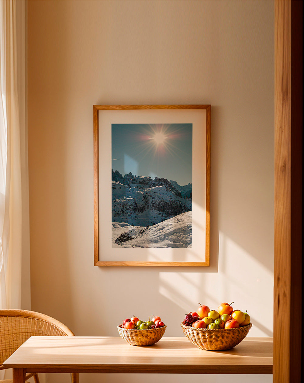 Arte paisagística: picos nevados sob o sol