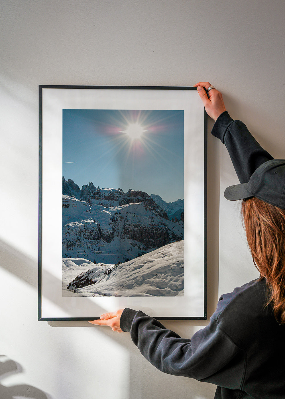 Arte paisagística: picos nevados sob o sol