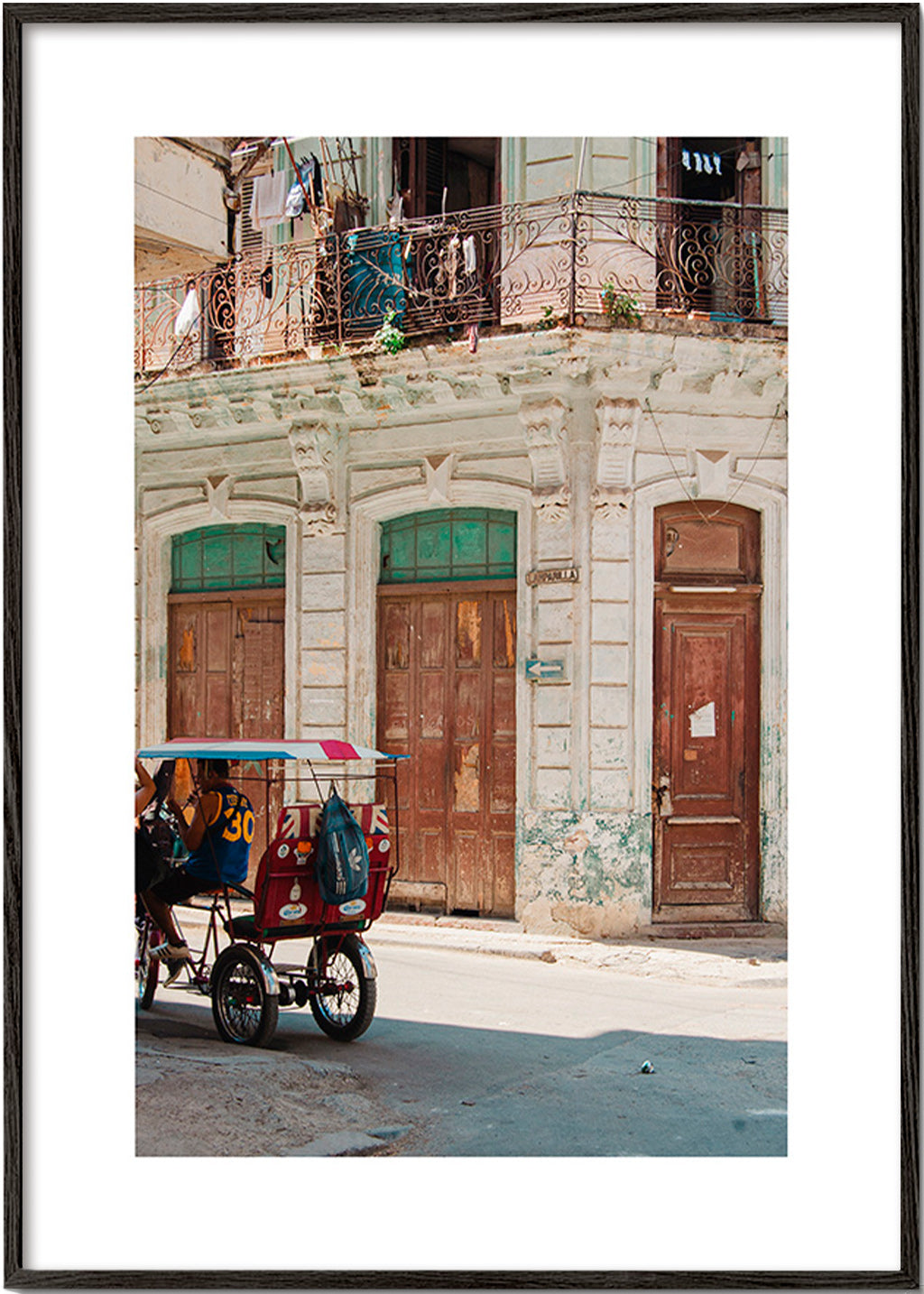 Quadro de cidades: fachada de Havana com riquixá