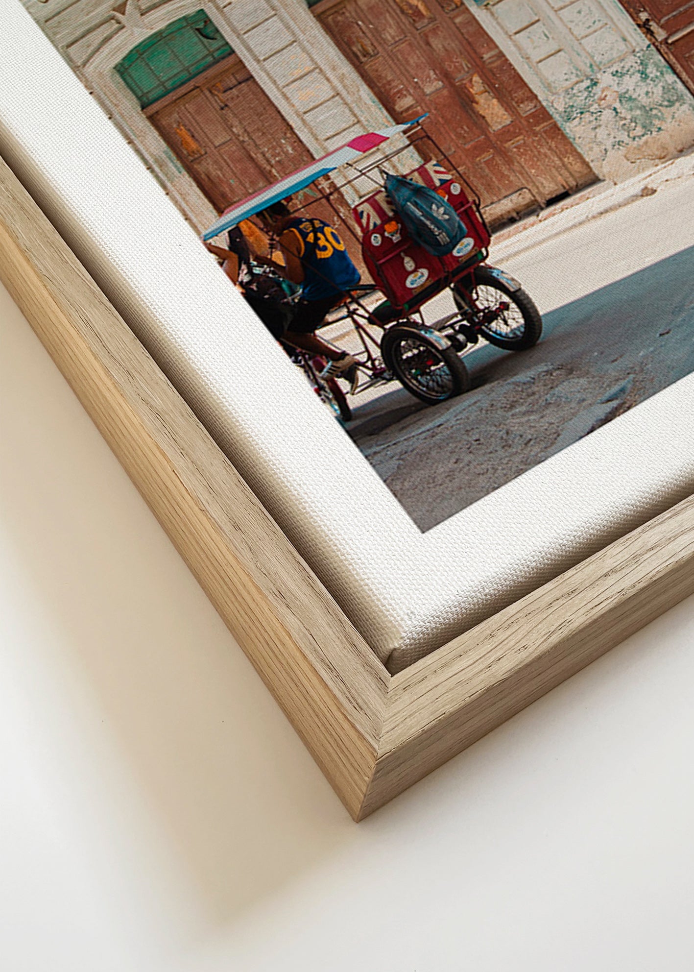Quadro de cidades: fachada de Havana com riquixá