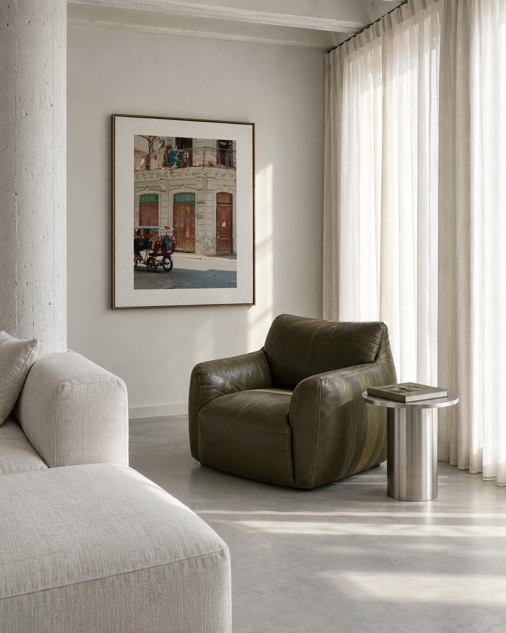 Havana Street - Framed canvas in an interior
