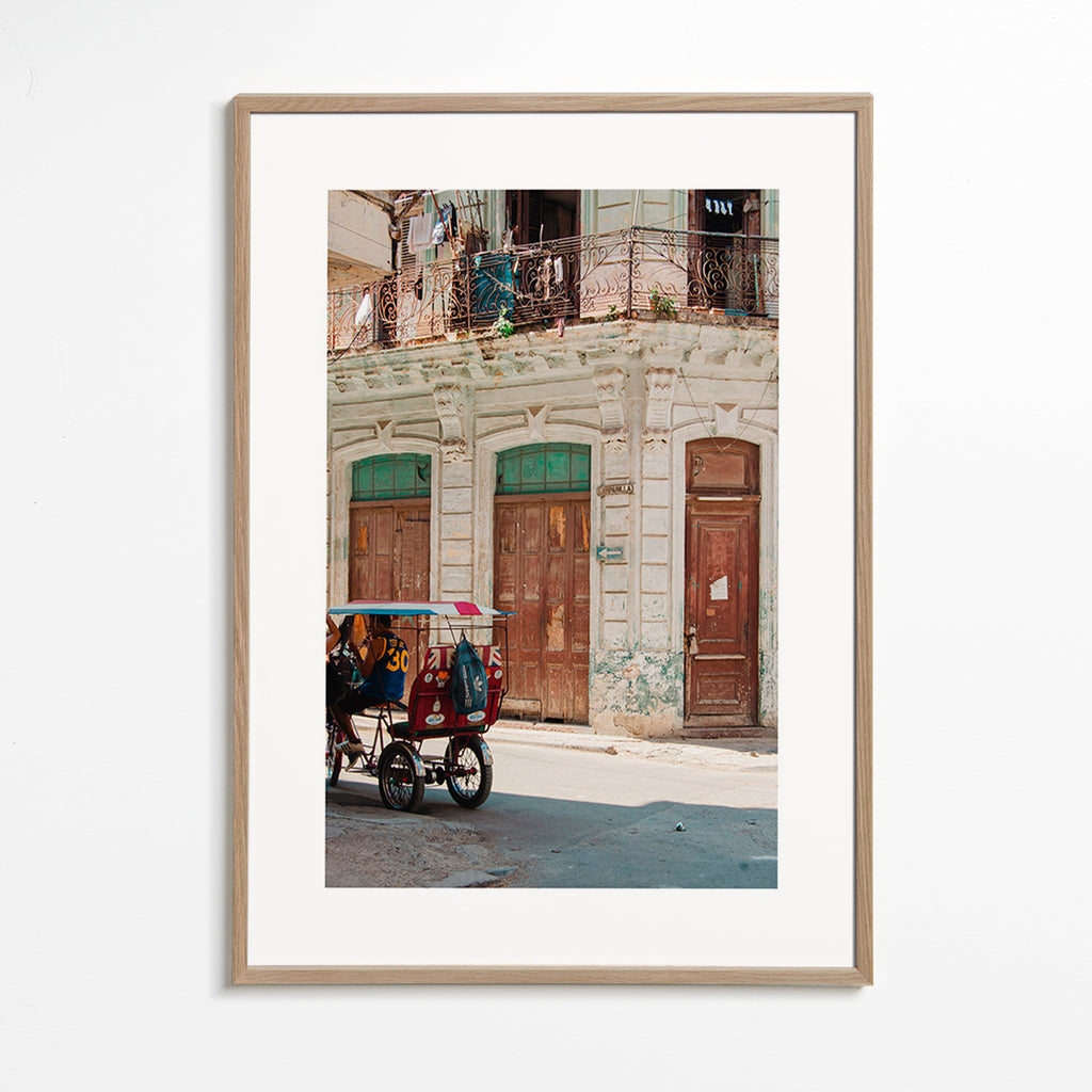 Quadro de cidades: fachada de Havana com riquixá
