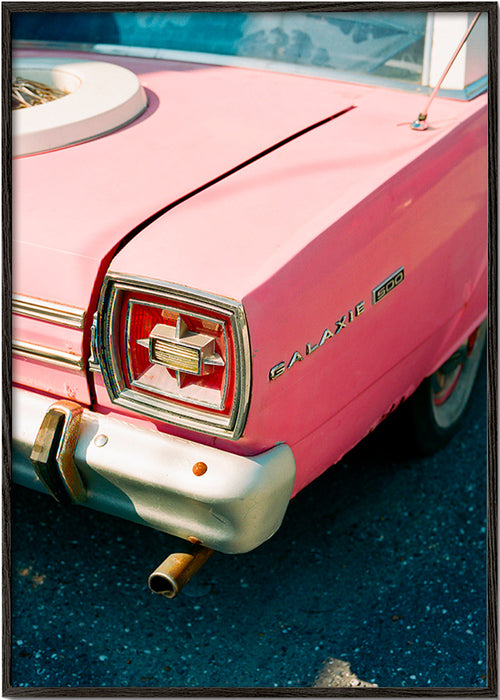 Quadro vintage carro rosa – Black Frame