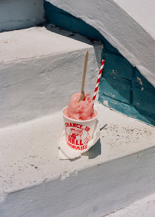 Arte para cozinha: sorvete rosa em degraus brancos