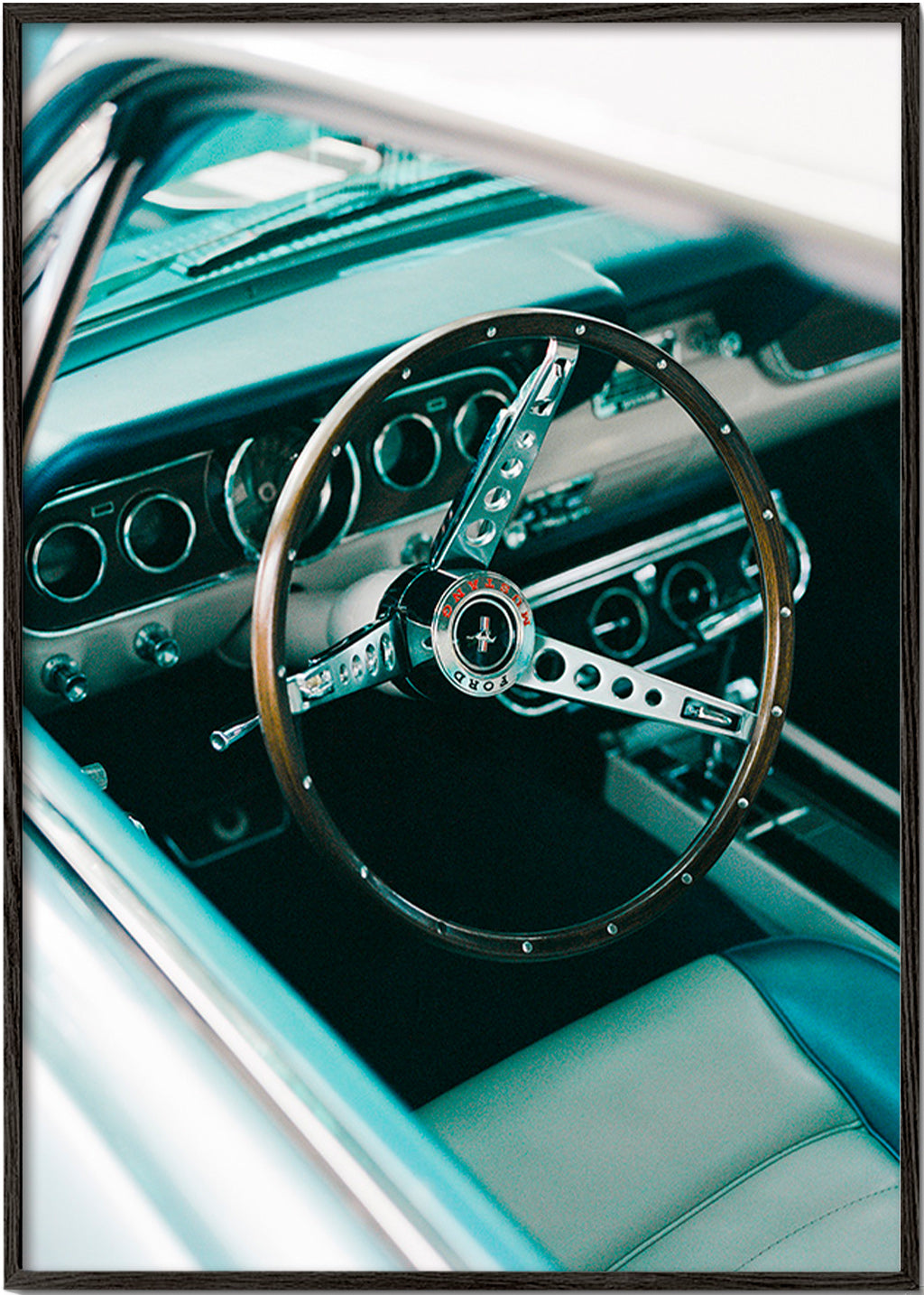 Fotografia vintage de volante clássico em destaque – Black Frame