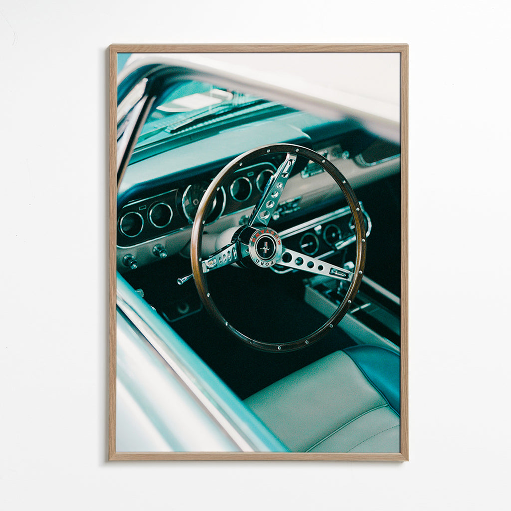 Fotografia vintage de volante clássico em destaque – Oak Frame