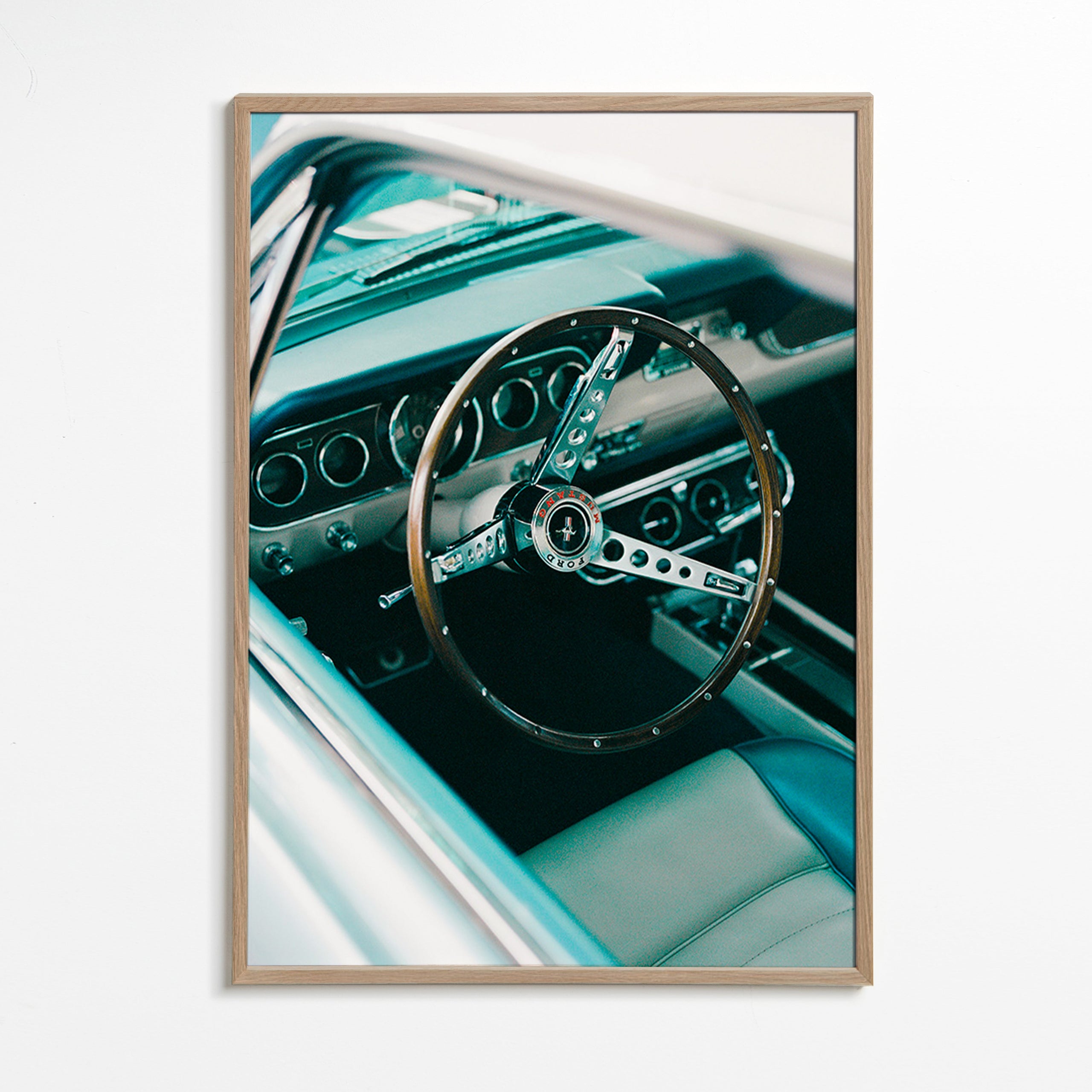 Fotografia vintage de volante clássico em destaque – Oak Frame