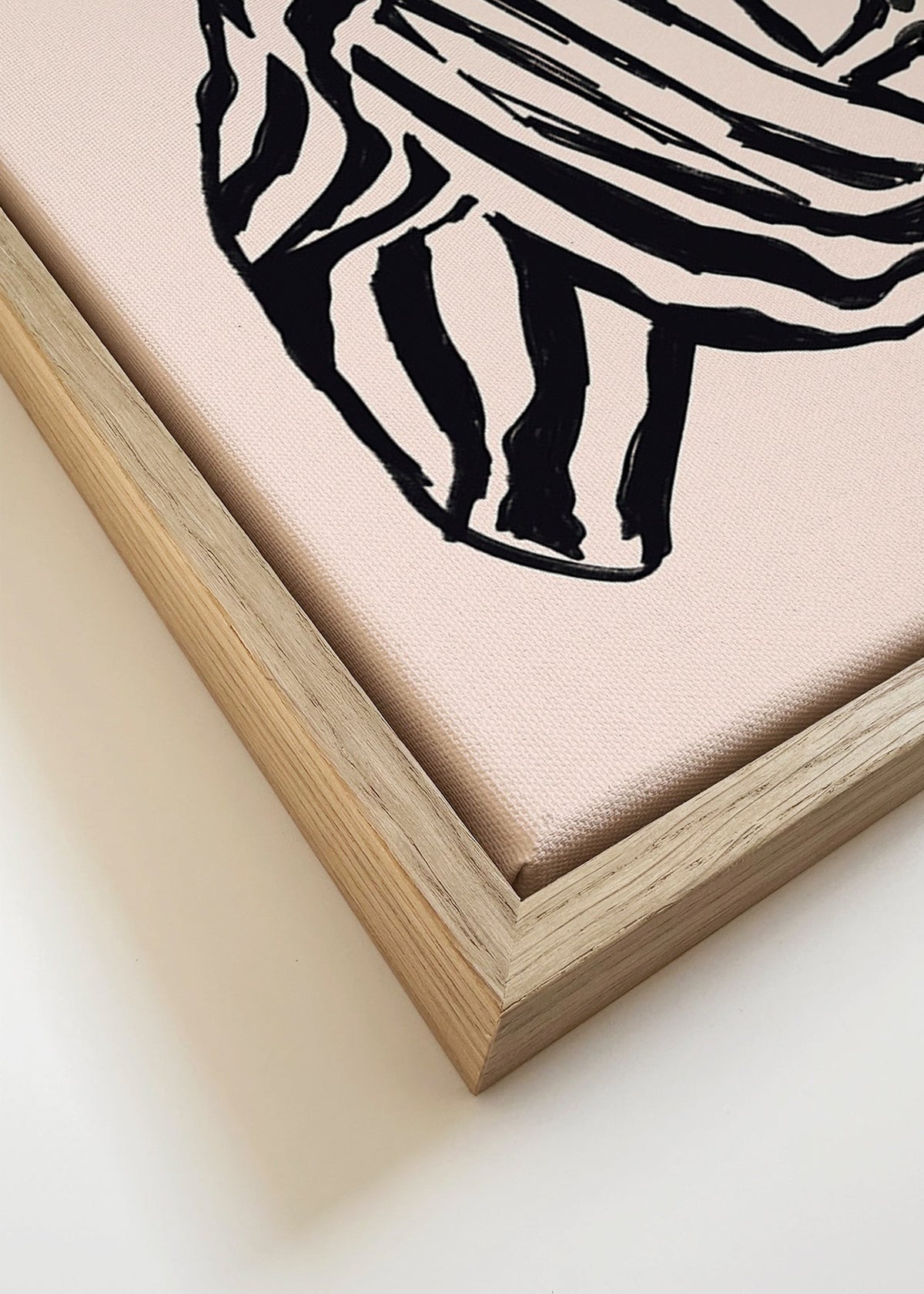 Ilustração figura feminina com riscas gráficas – Canvas detail